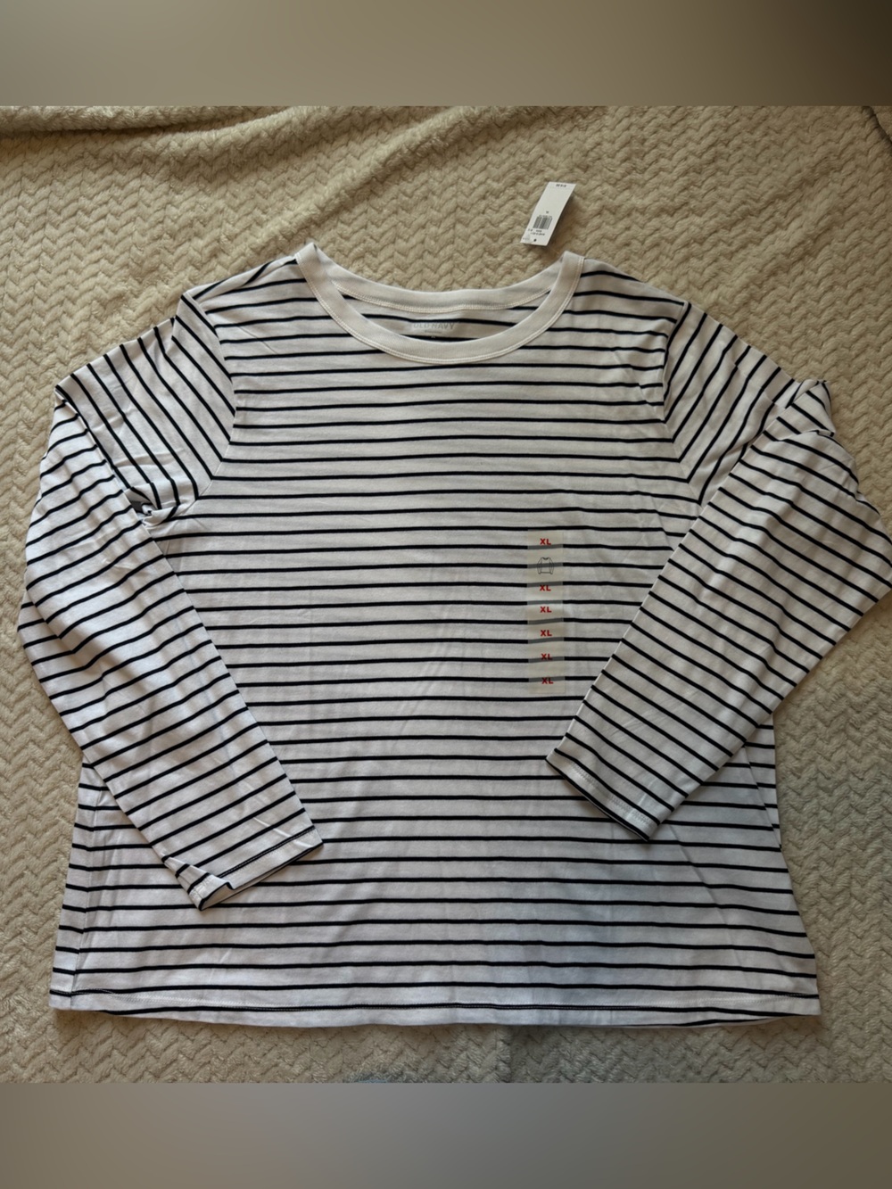 Old Navy Women’s Long Sleeve Black & White Striped Everyday top